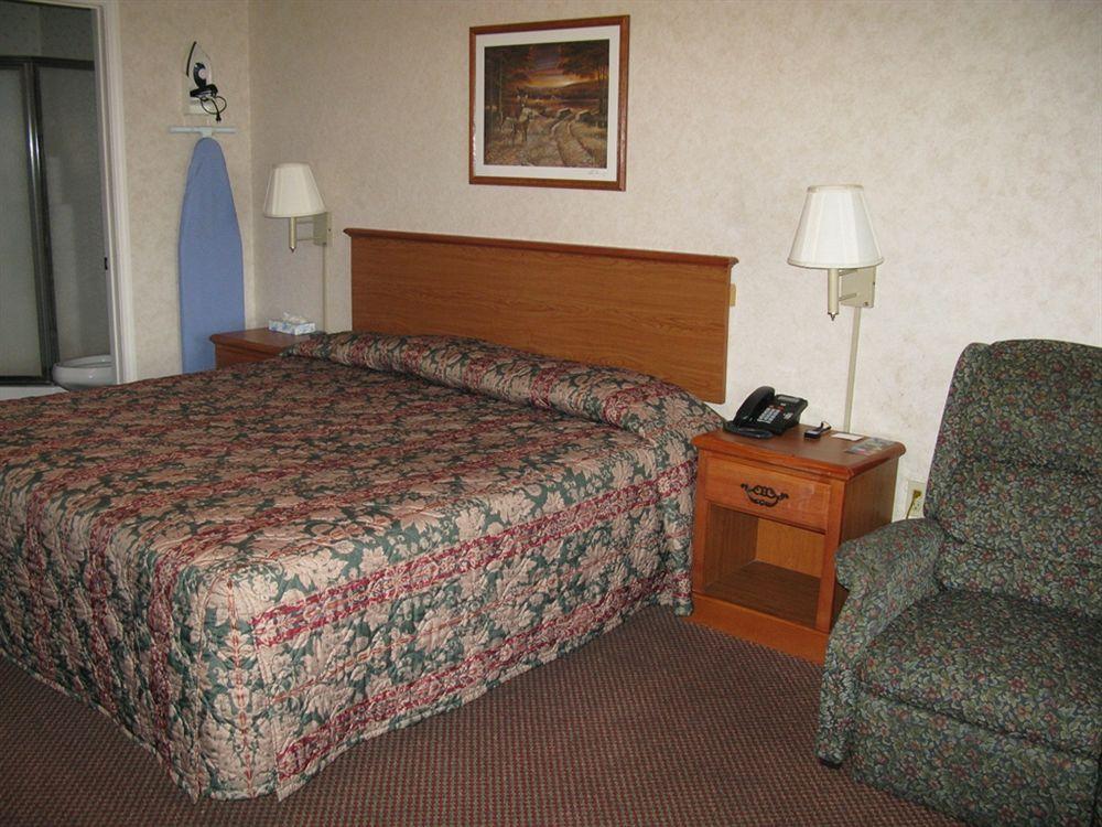 Deerfield Inn And Suites Steele Exterior foto